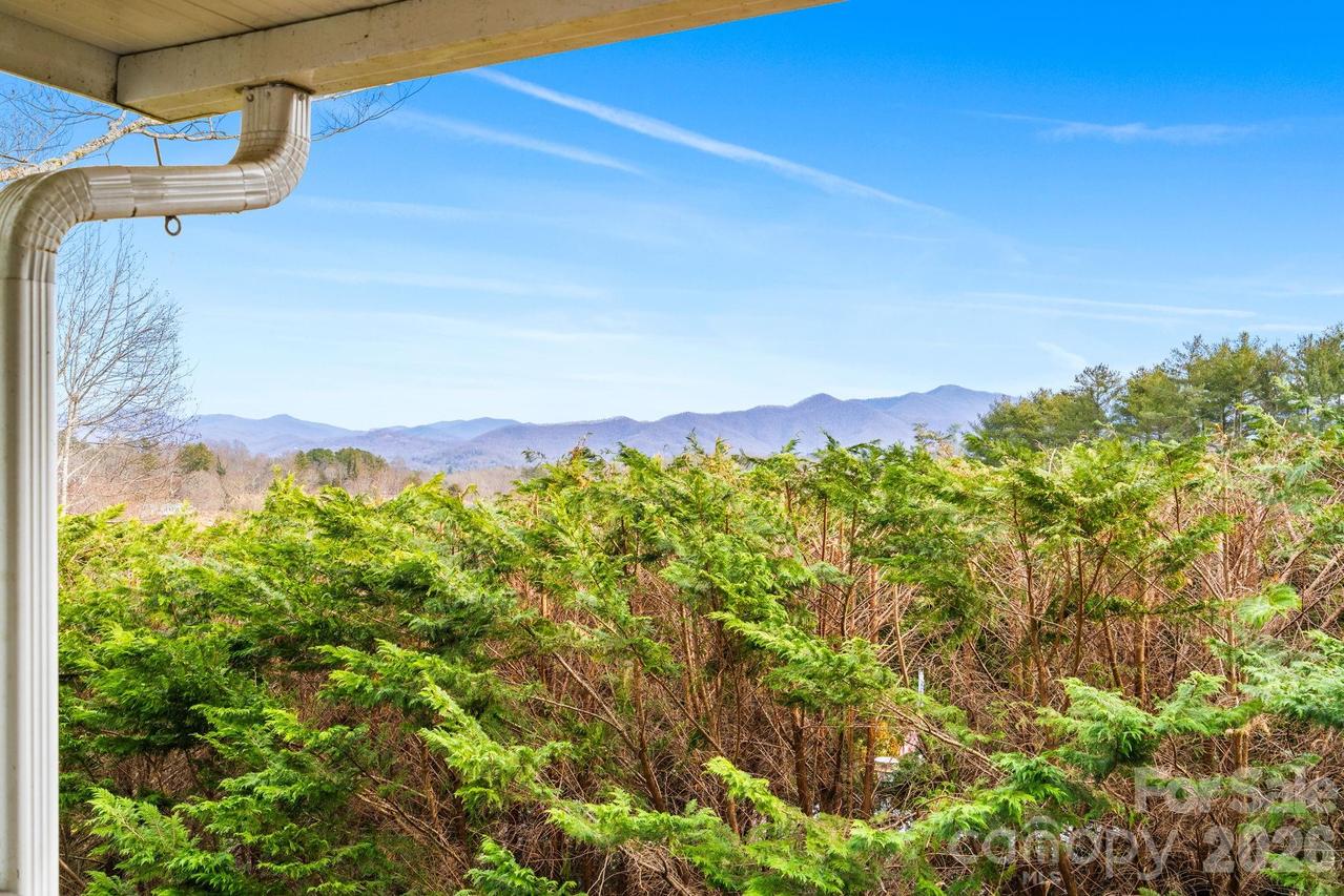 210 Ledbetter Ln., Franklin, NC 28734