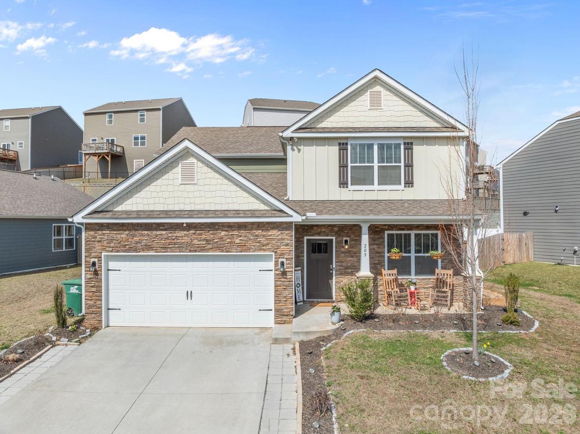 209 Marathon Ln., Candler, NC 28715