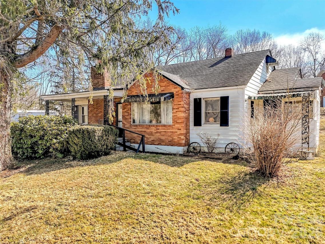 301 Mulberry St., Clyde, NC 28721