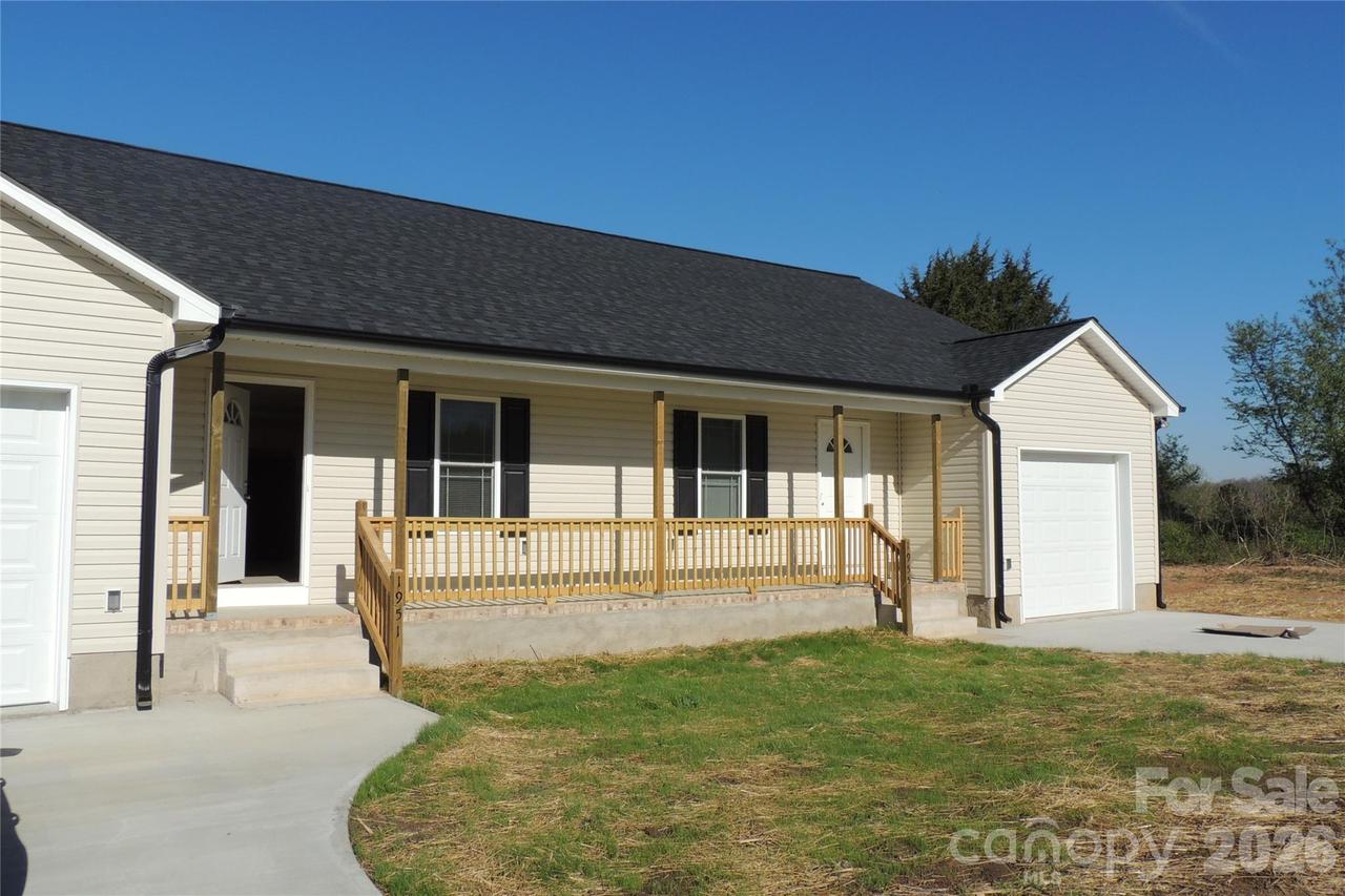 1943-1955 Glen Manor Ct. #1-2, Lincolnton, NC 28092