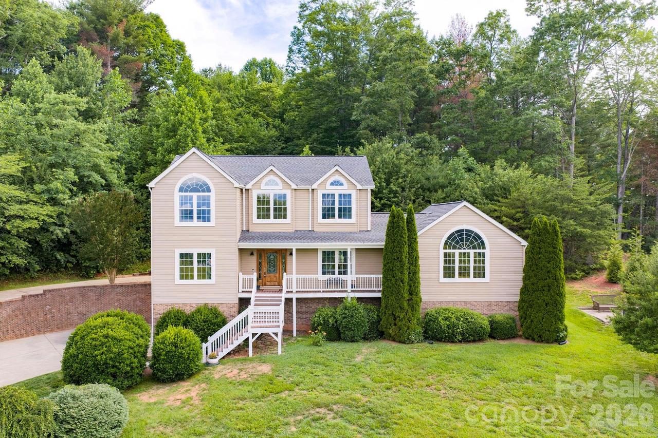 65 Lawson Ridge Rd., Leicester, NC 28748