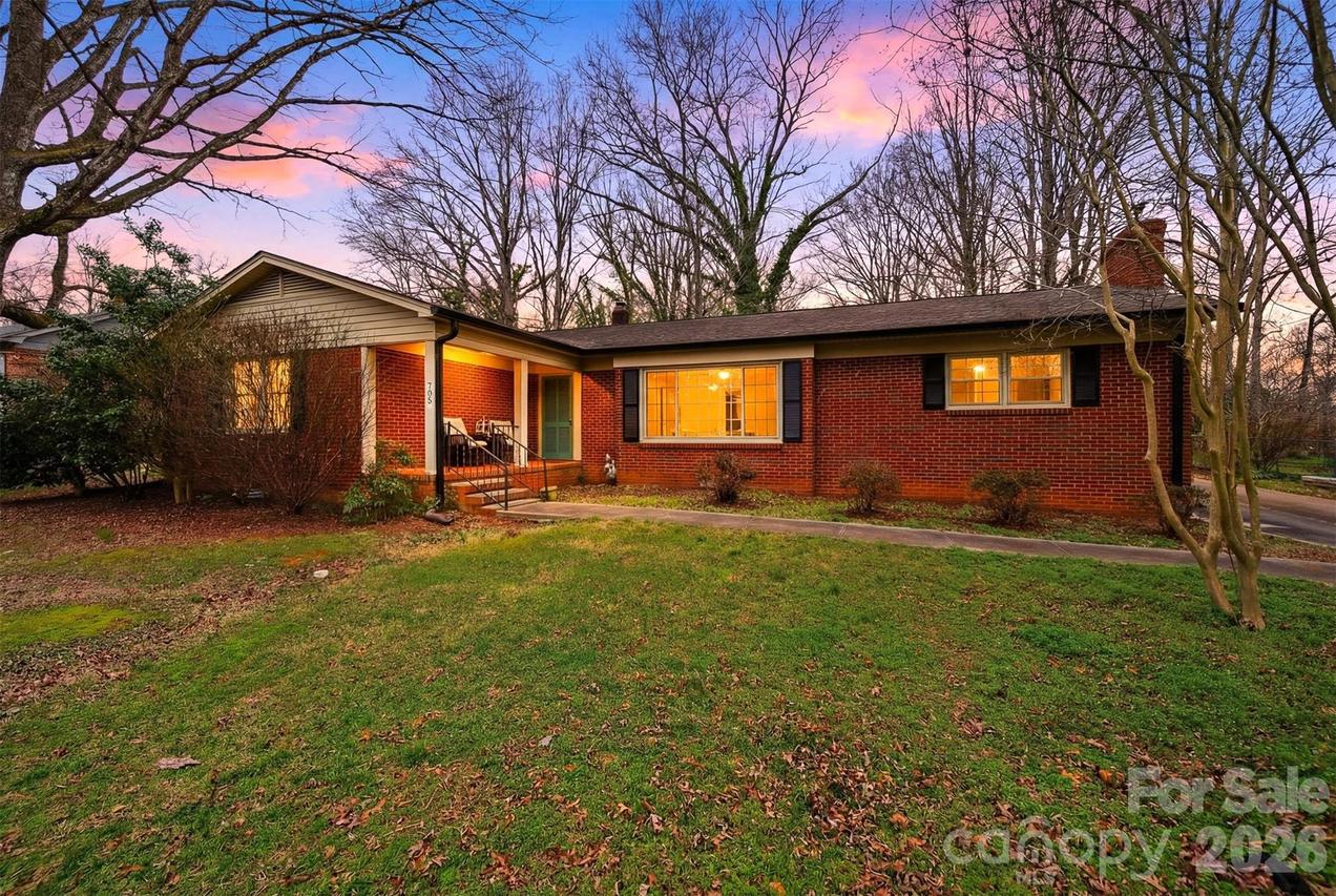 705 2nd Ave., Conover, NC 28613