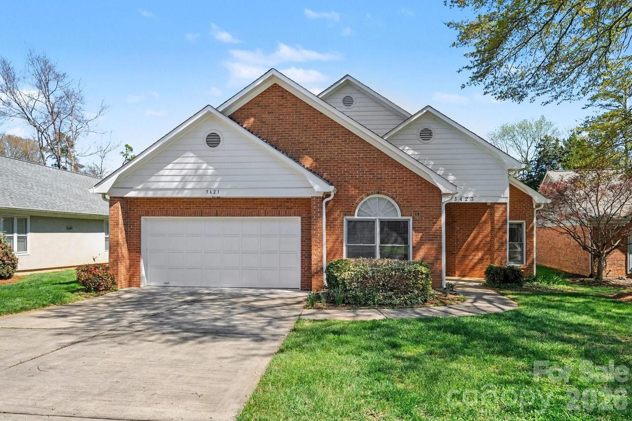 5423 Dunedin Ln., Charlotte, NC 28270