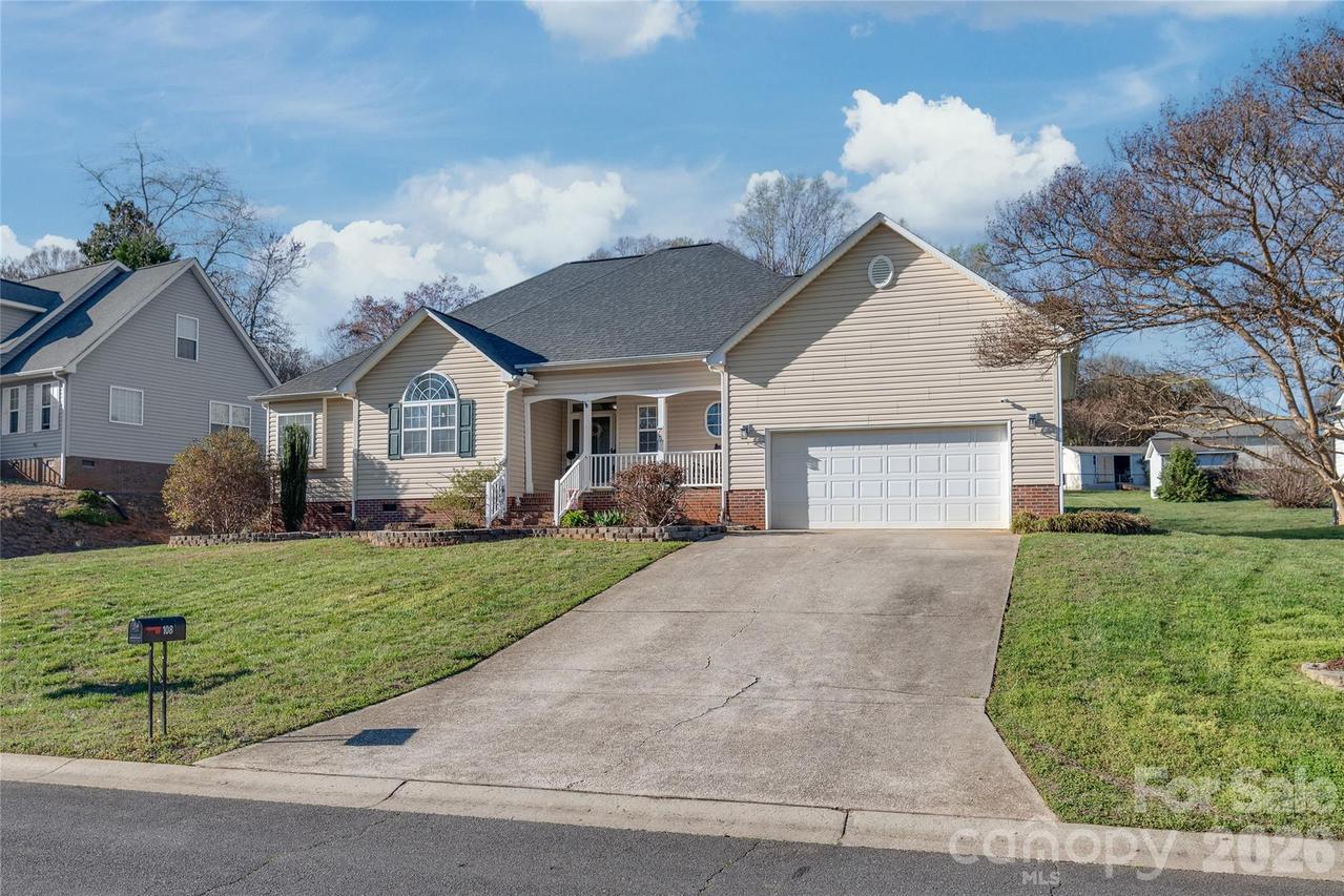 108 Deerfield Dr., Mount Holly, NC 28120