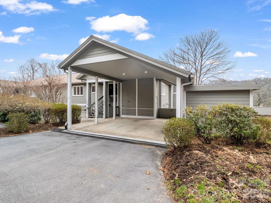 303 Golfside Dr., Flat Rock, NC 28731