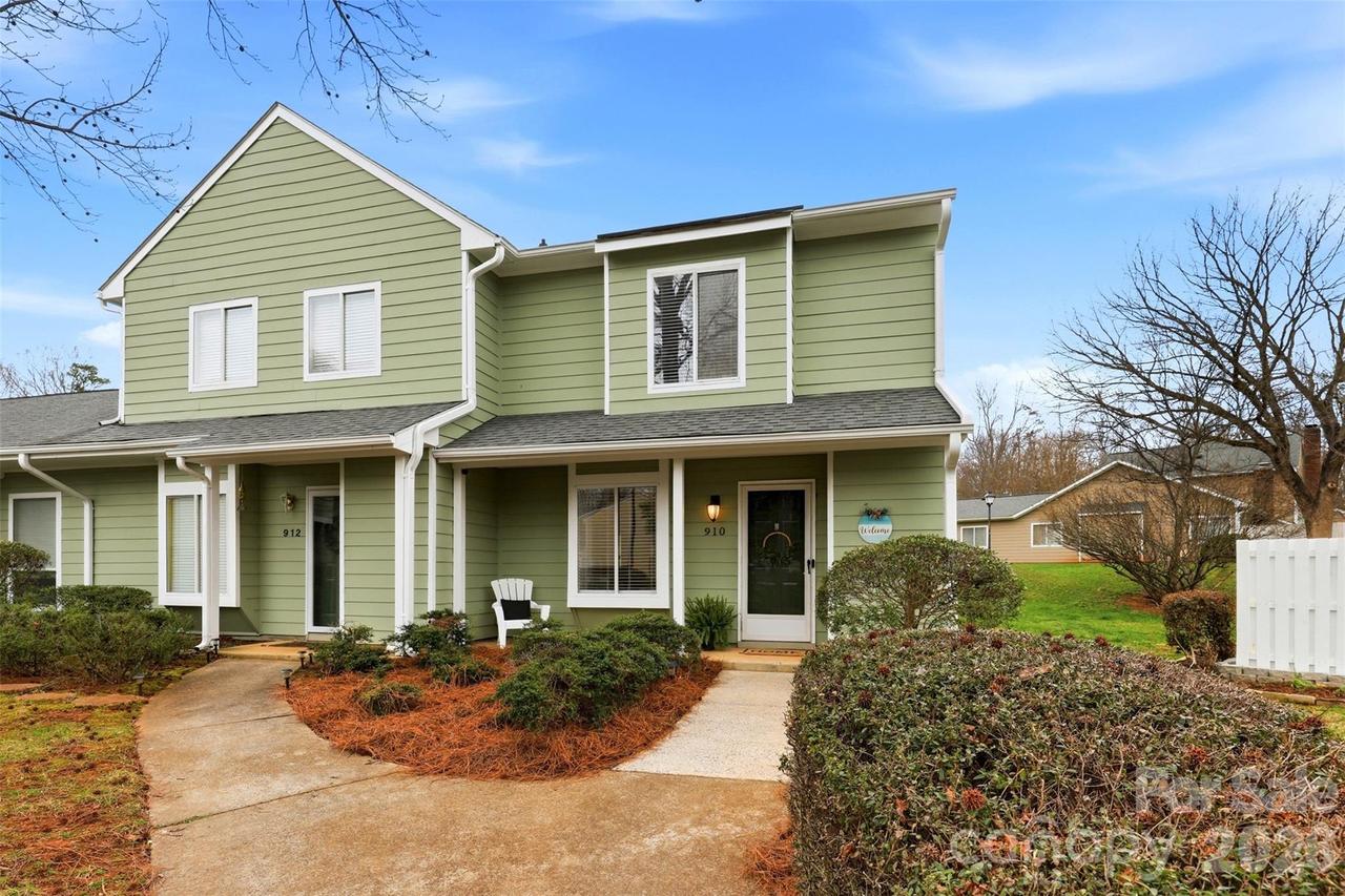 910 Sardis Cove Dr., Charlotte, NC 28270