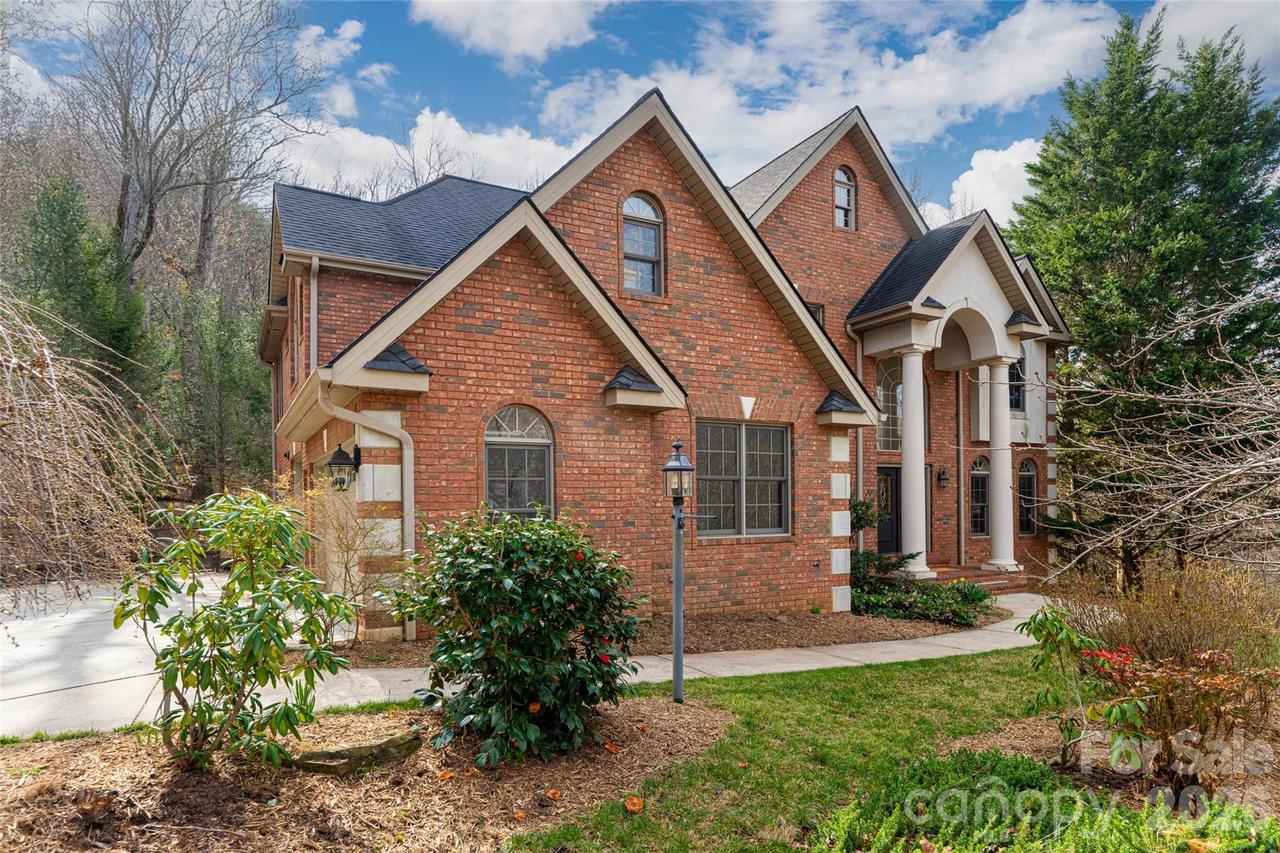 39 Windover Dr., Asheville, NC 28803