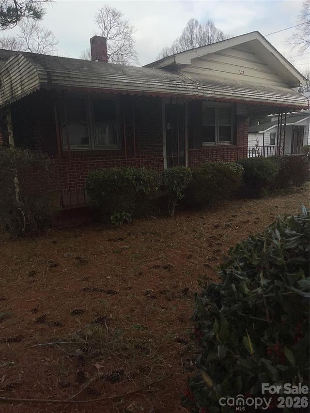 723 Water St., Henderson, NC 27536