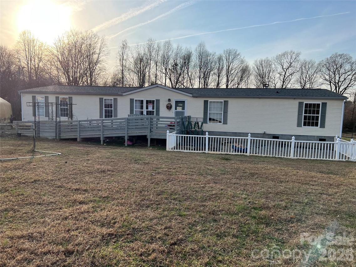 145 Cornwall Rd., Harmony, NC 28634