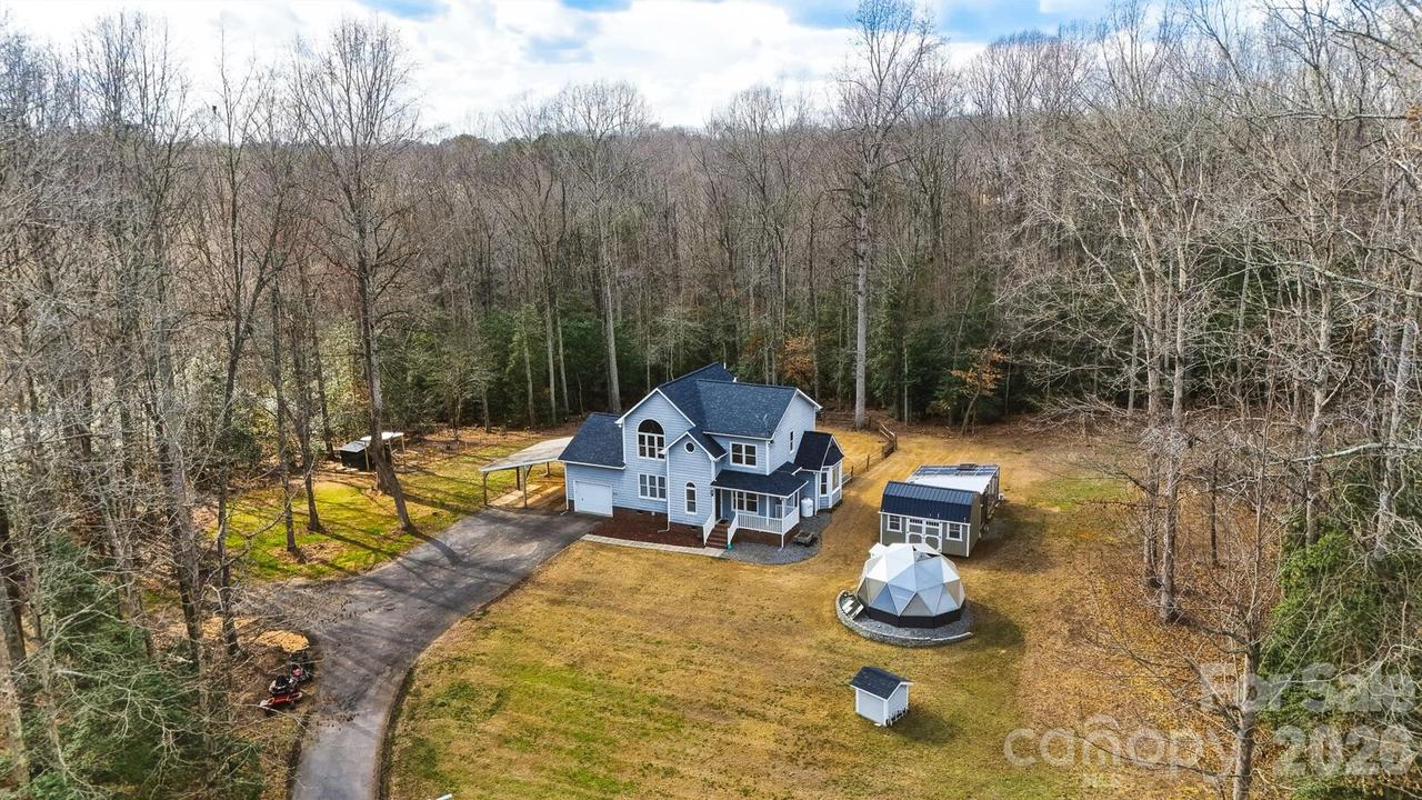 325 Holly Ridge Rd., Dallas, NC 28034