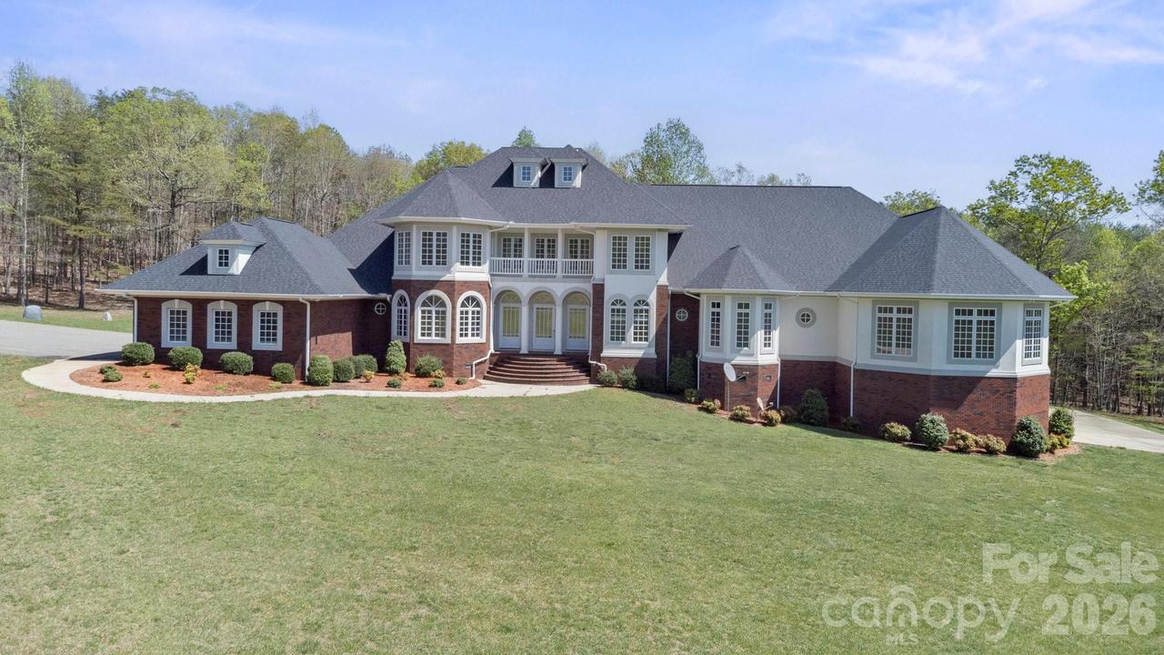 447 Willow Pond Ln., Hiddenite, NC 28636