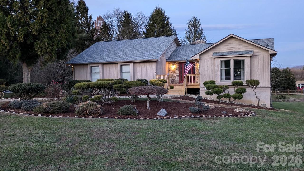 18 Amber Dr., Horse Shoe, NC 28742