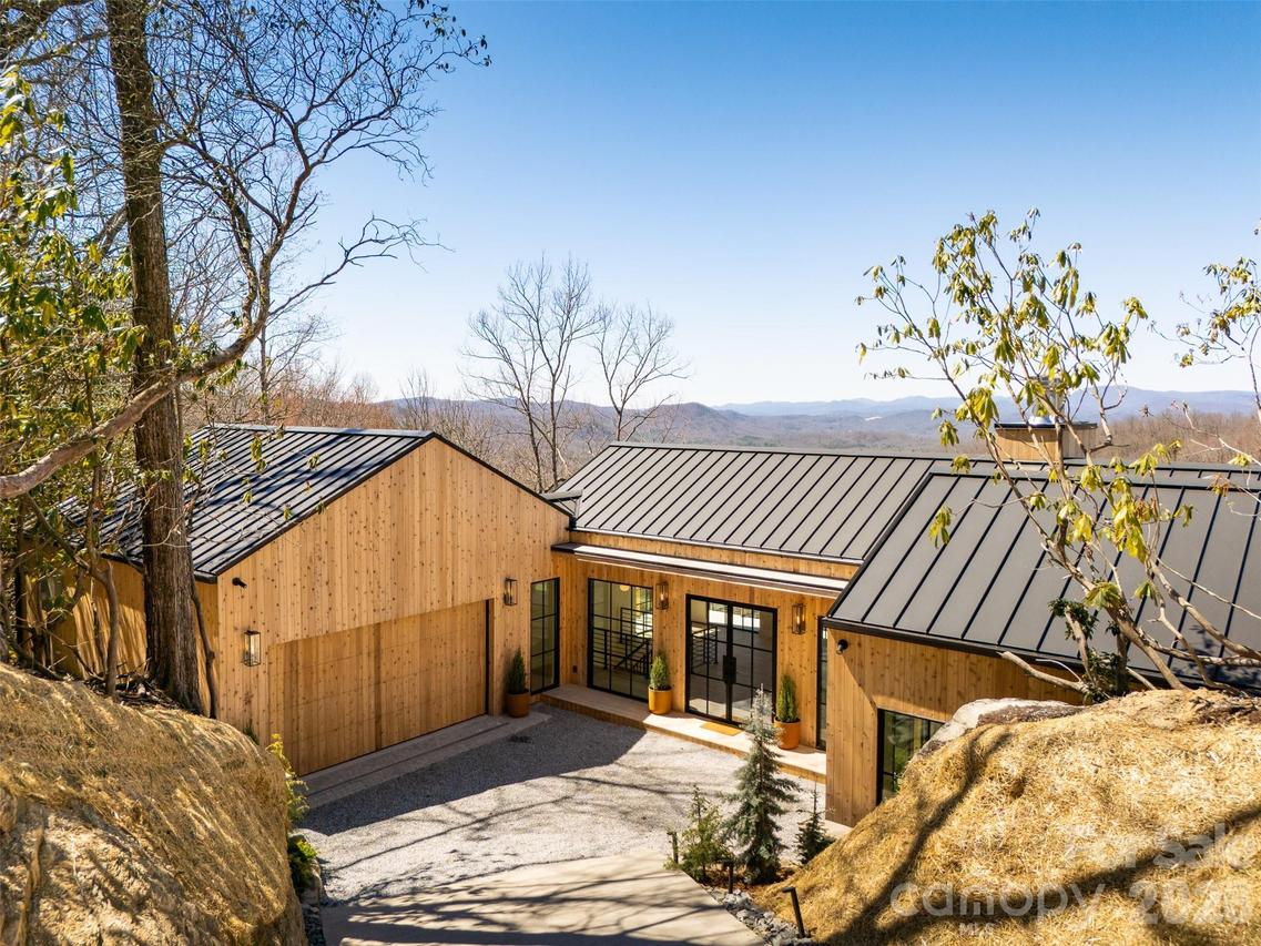 1882 Connestee Tr., Brevard, NC 28712