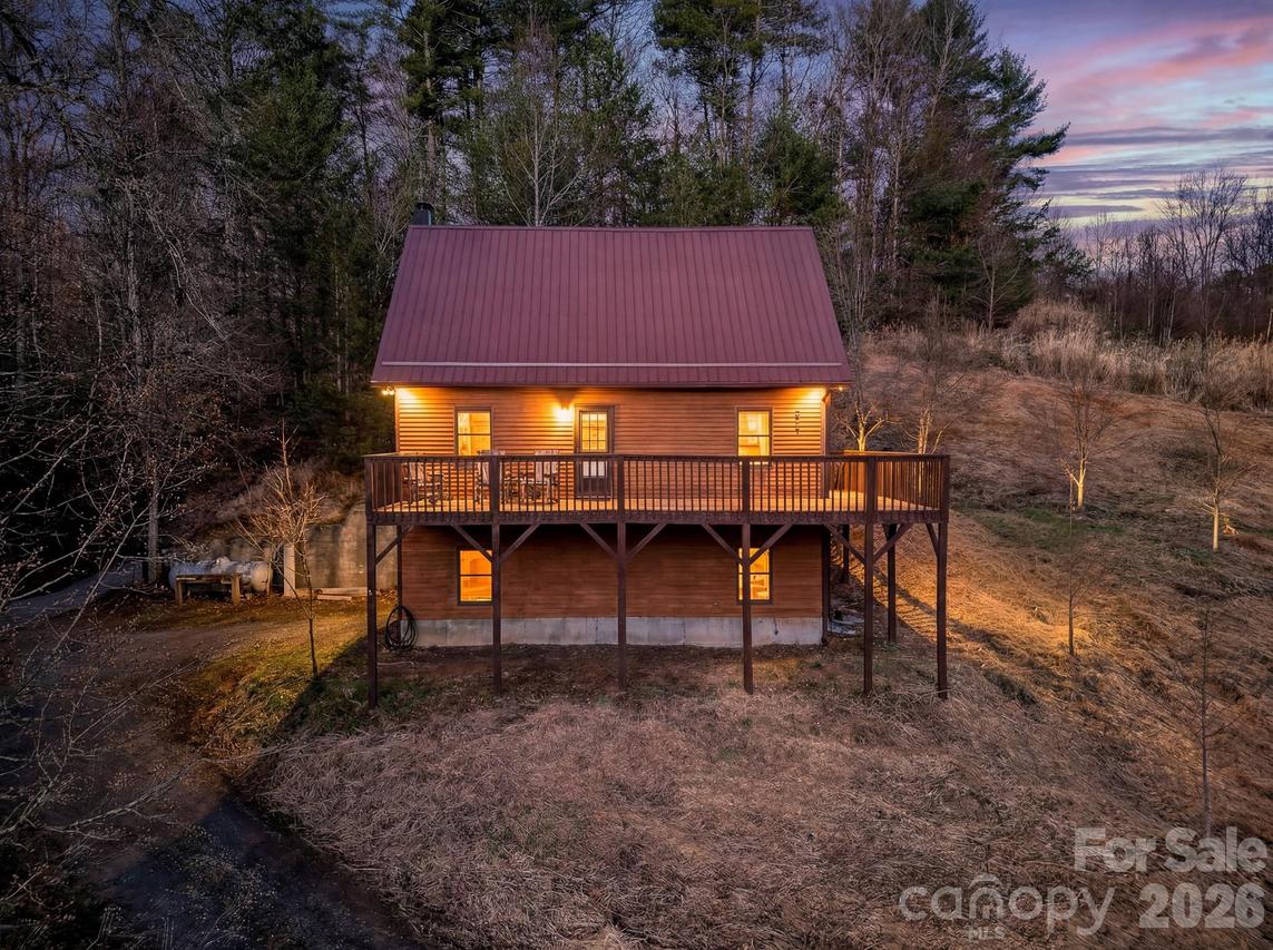 92 Arrowood Rd., Weaverville, NC 28787
