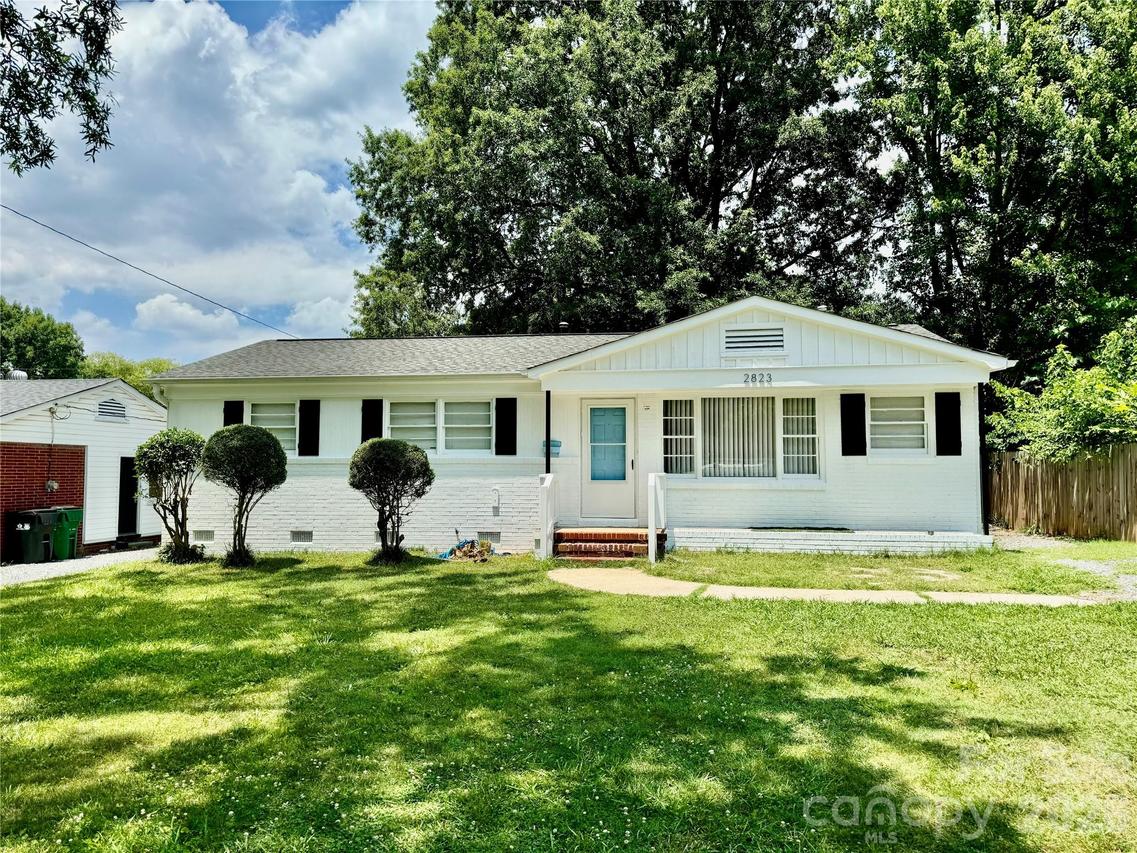 2823 Albany Ln., Charlotte, NC 28205