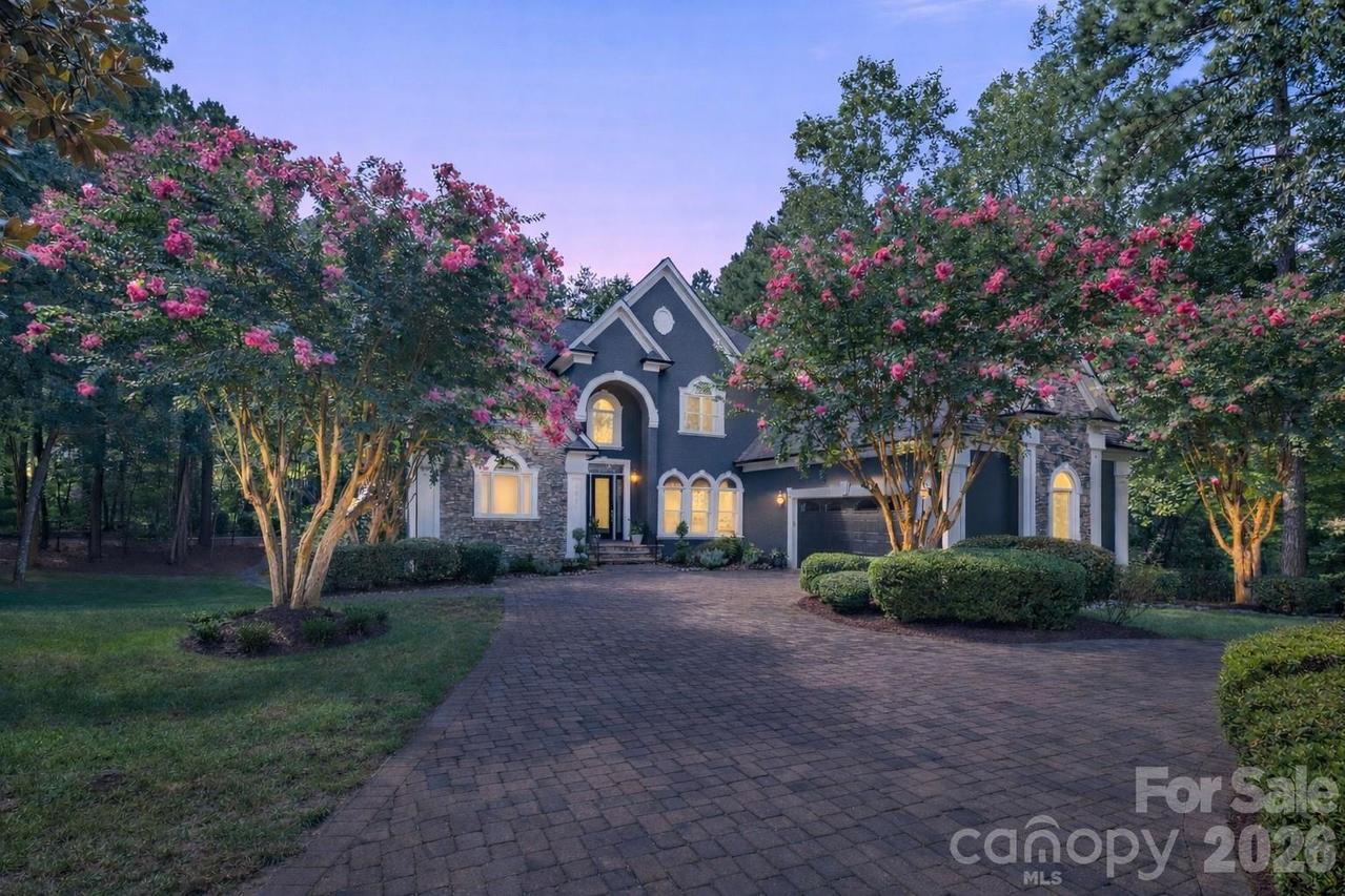 8915 Warwicke Ln., Sherrills Ford, NC 28673