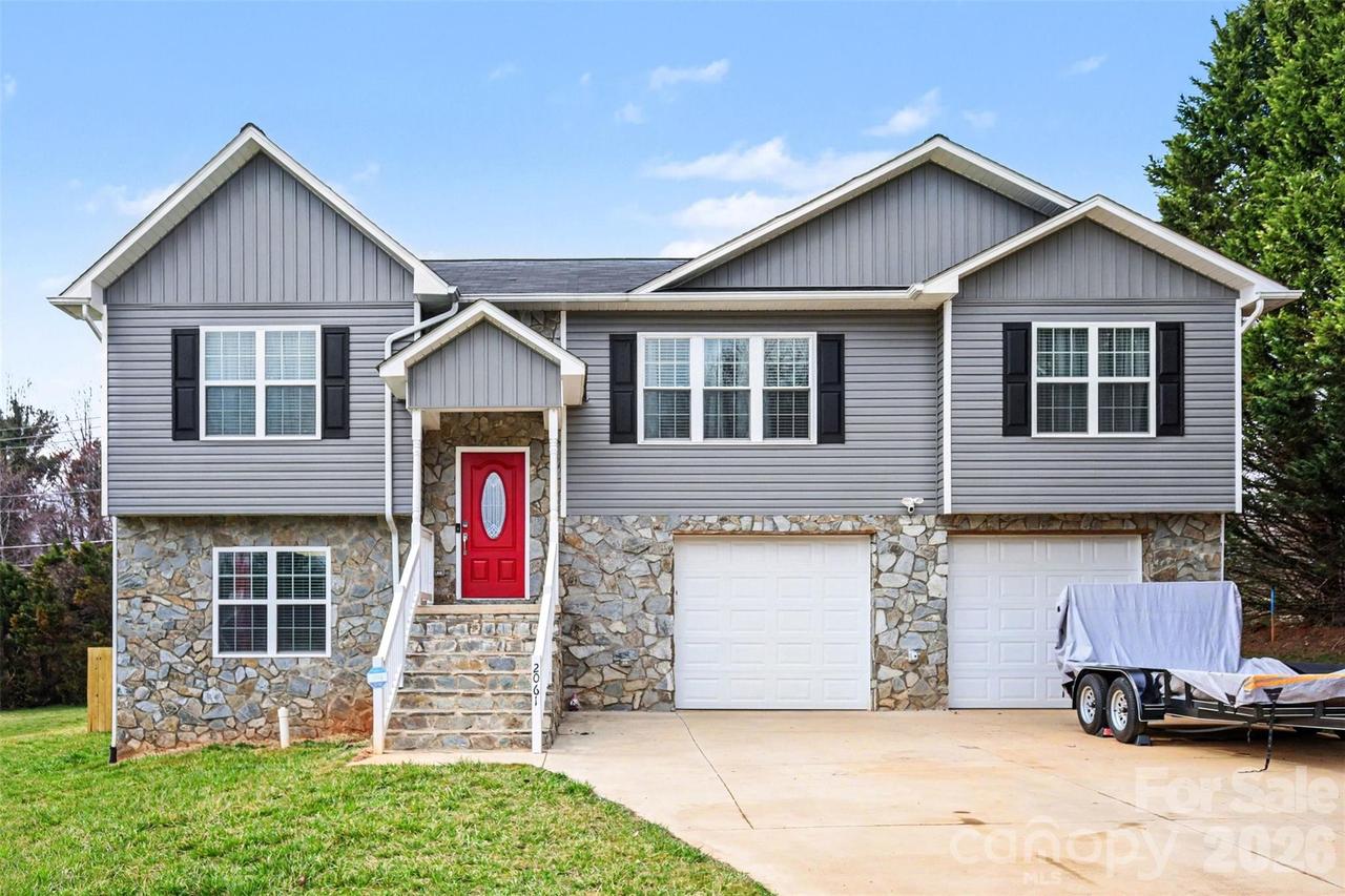 2061 Gary Ln., Hickory, NC 28602