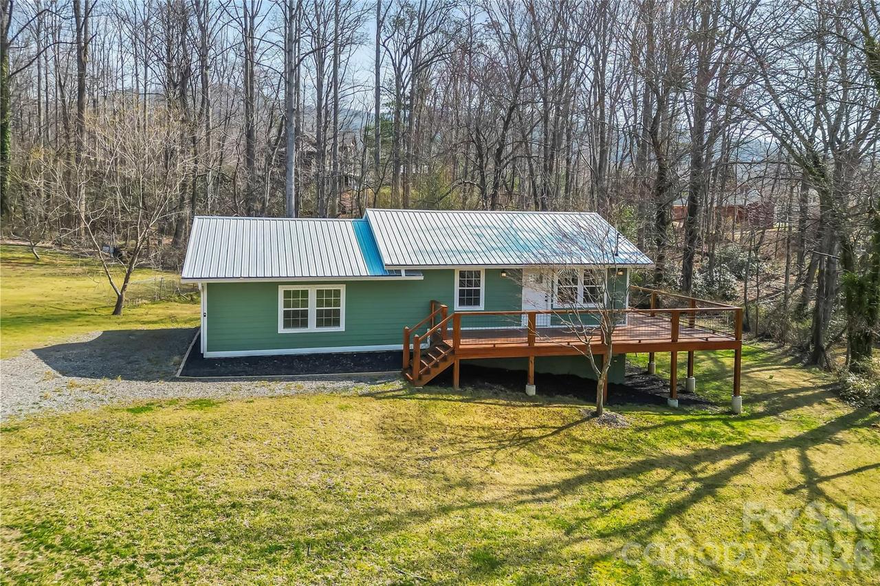 522 Brandon Rd., Black Mountain, NC 28711