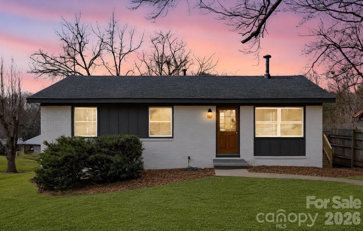 40 Evelake Dr., Asheville, NC 28806