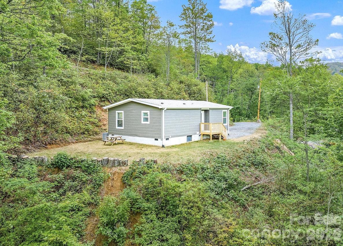 328 Mountain Lion Tr., Maggie Valley, NC 28751