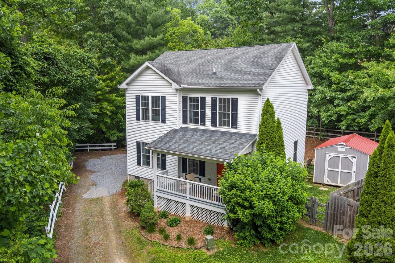 15 Asbury Cottage Dr., Candler, NC 28715