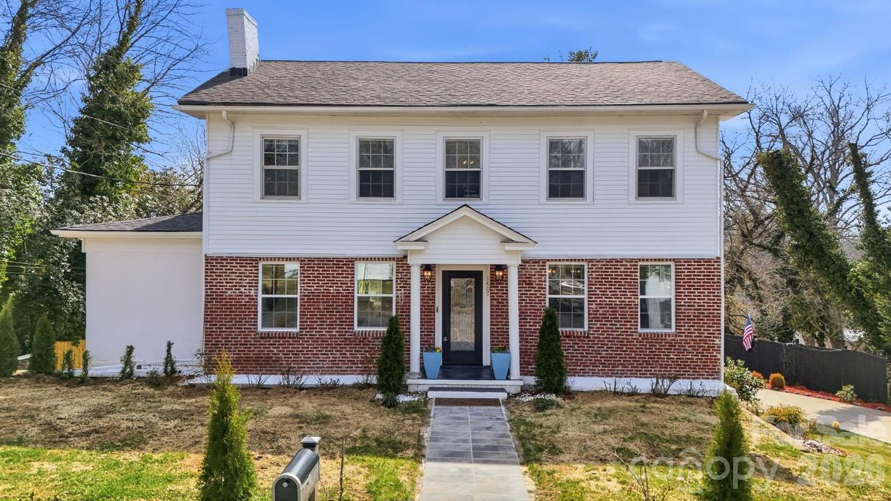 1407 Mimosa Ln., Lenoir, NC 28645