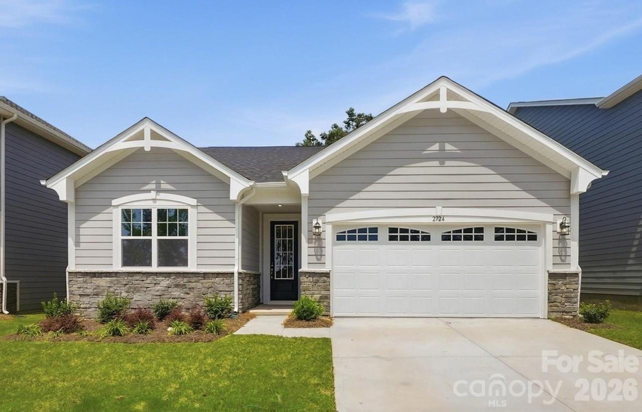 2724 Phoenix Ct., Gastonia, NC 28052