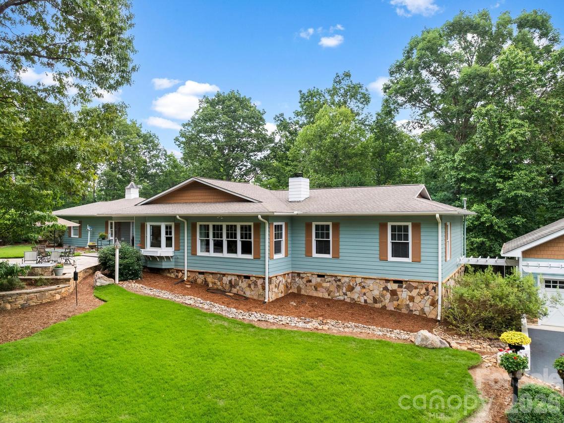 1165 Mountain Laurel Dr., Columbus, NC 28722
