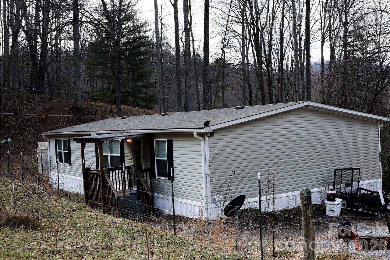 460 Bunny Run Rd., Canton, NC 28716