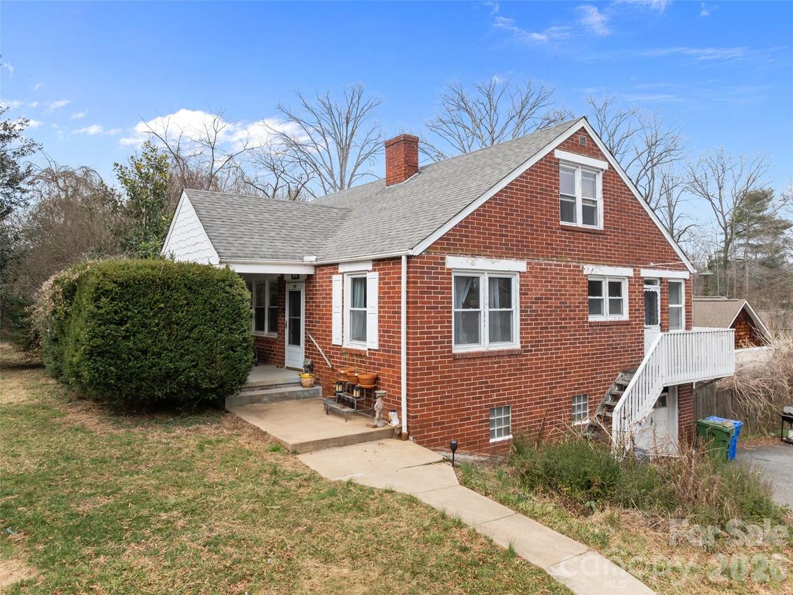 833 Sand Hill Rd., Asheville, NC 28806