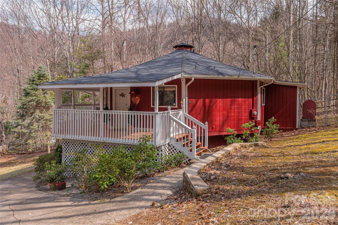 500 Apple Tree Ct., Waynesville, NC 28786