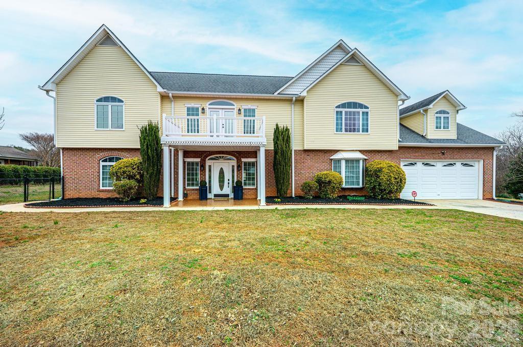 1360 Sweetbriar Ln., Hickory, NC 28602