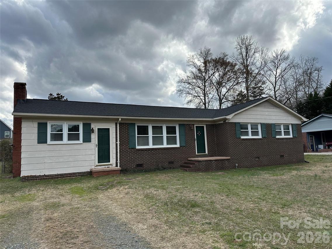 3999 Harrisburg Dr., Harrisburg, NC 28075