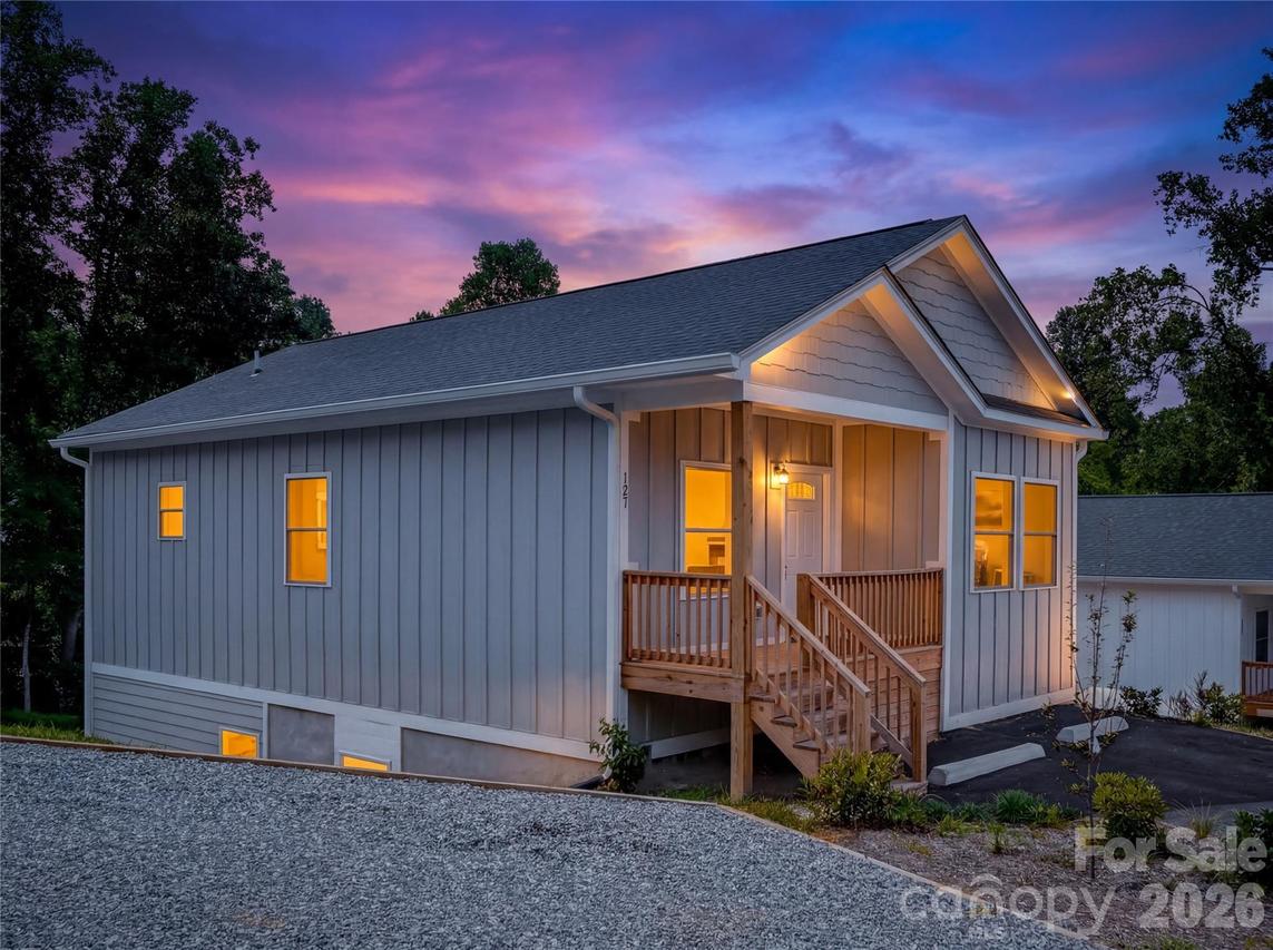 127 Northbend Dr., Asheville, NC 28804
