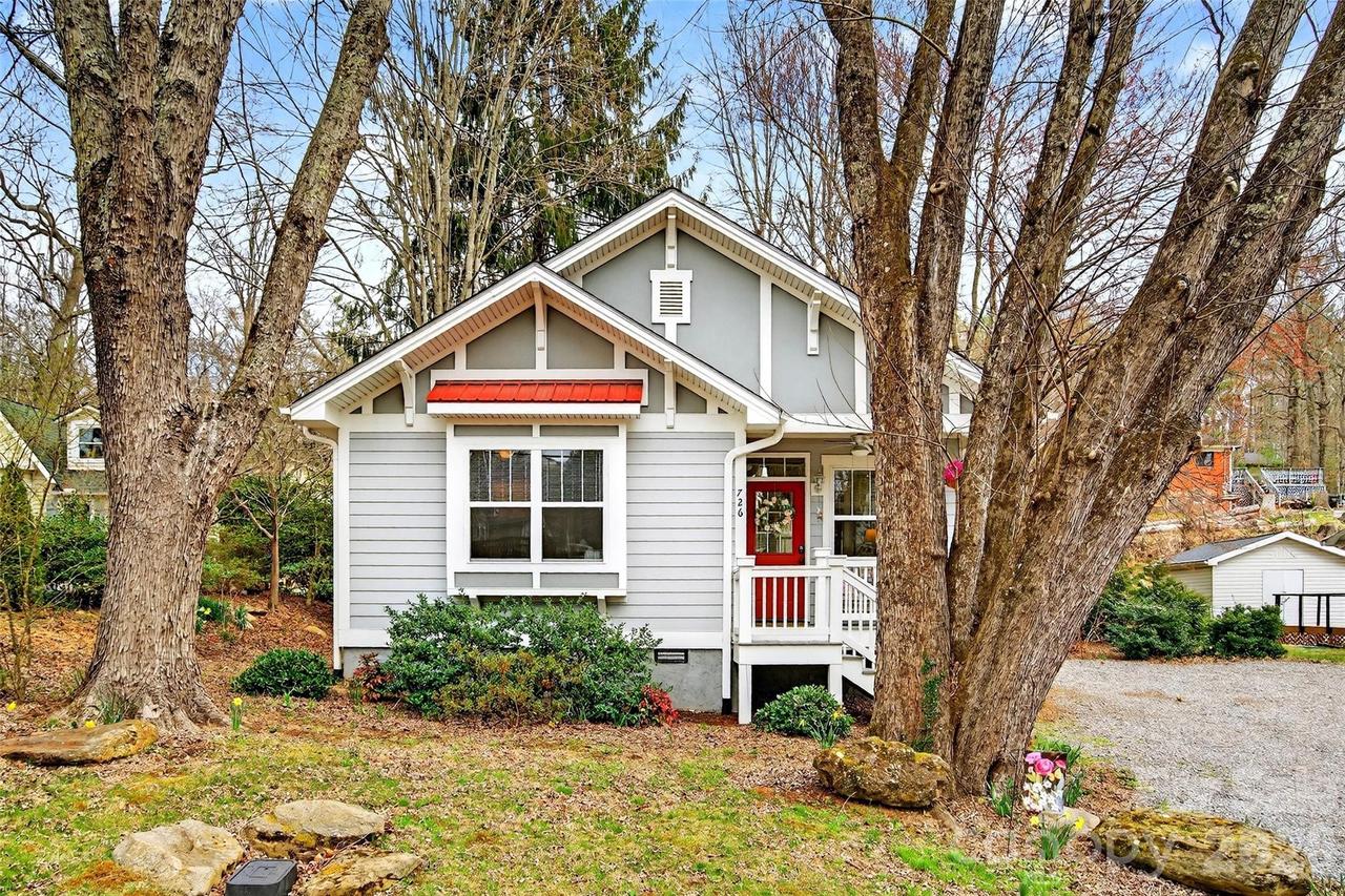 726 Rhododendron Ave., Black Mountain, NC 28711