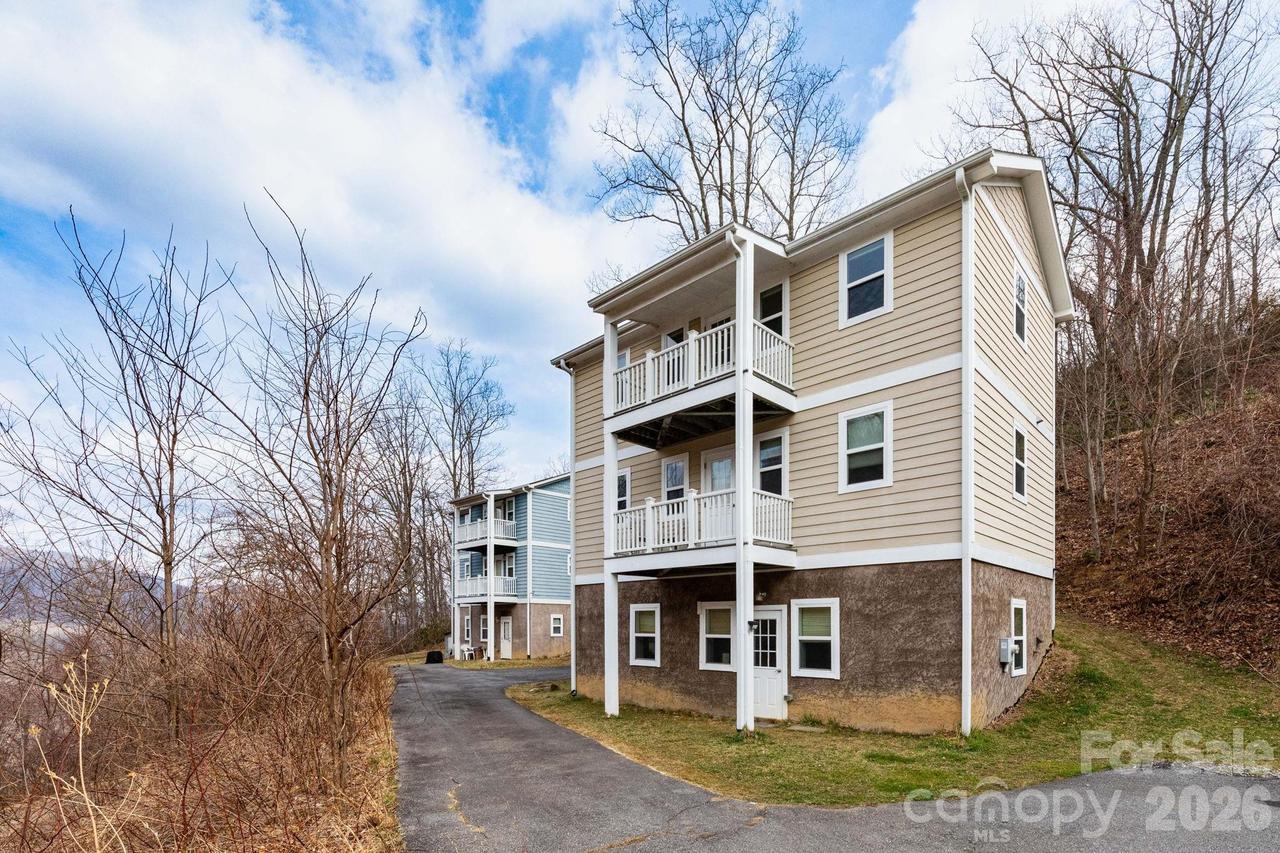 14 Lila Ln., Clyde, NC 28721