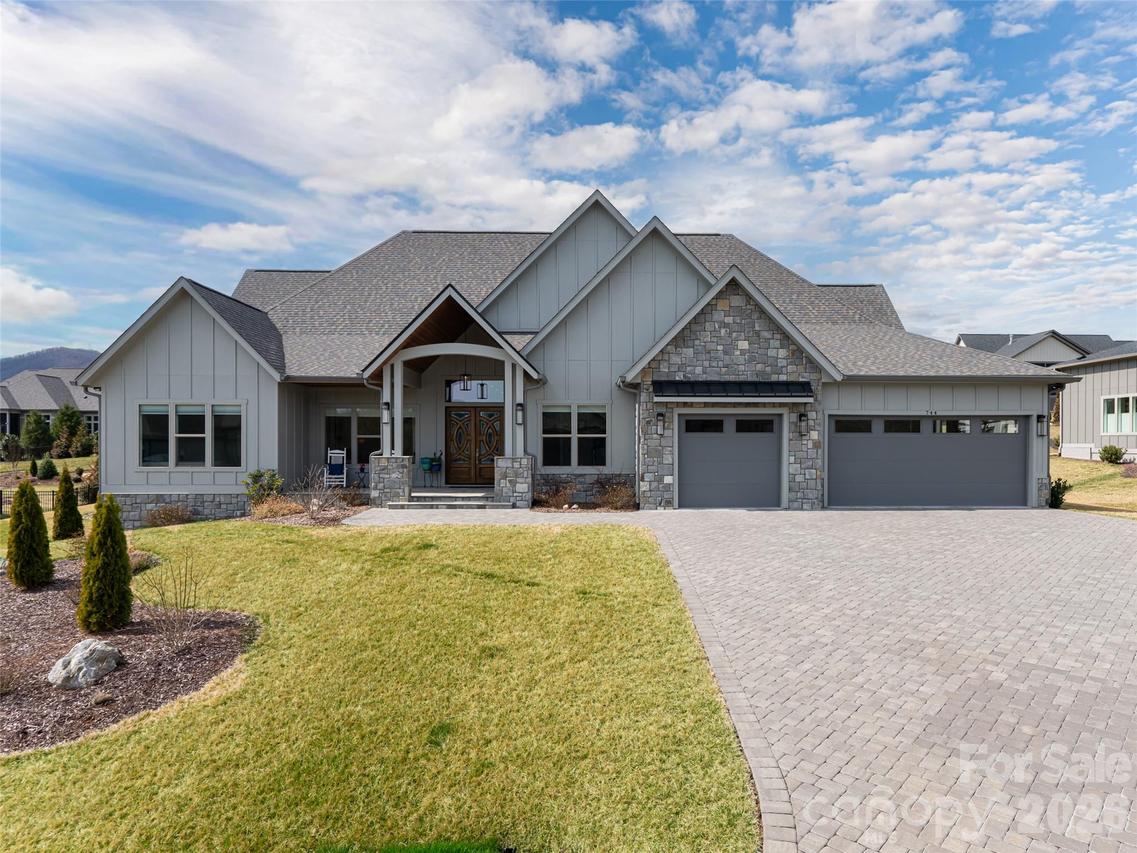 744 Daniel Circle Dr., Mills River, NC 28759