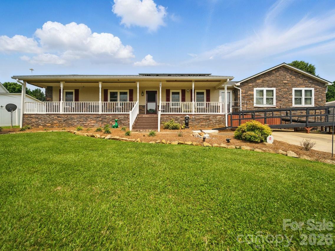 117 Pilots Ridge Dr., Bessemer City, NC 28016