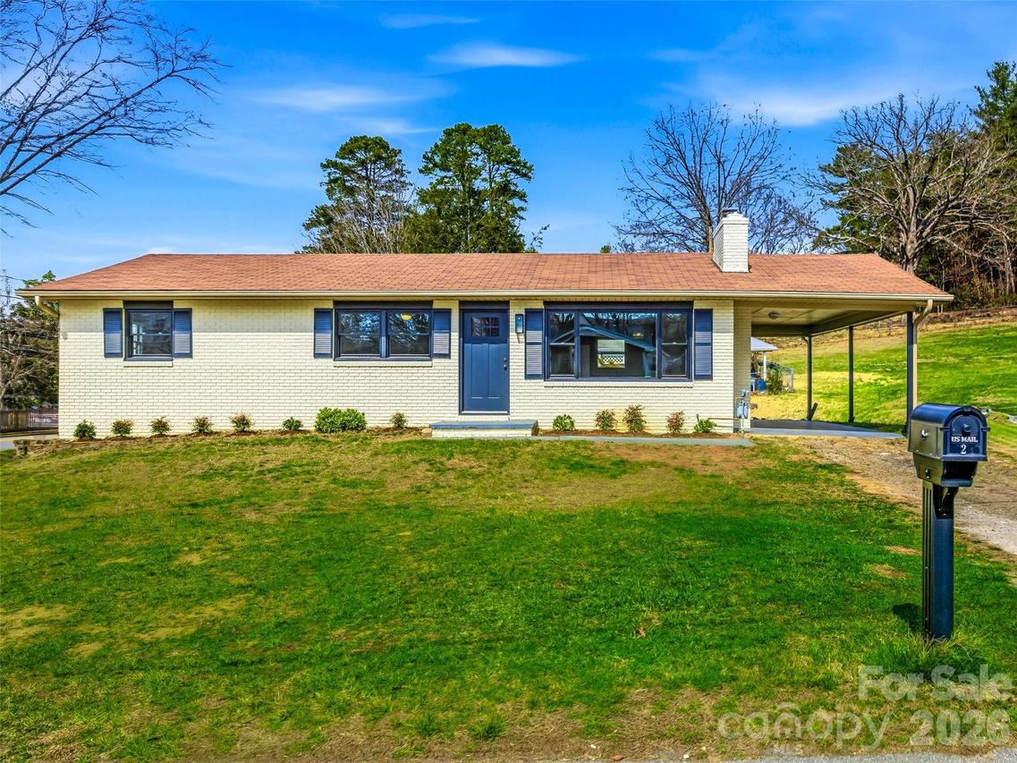 2 Oakland St., Weaverville, NC 28787