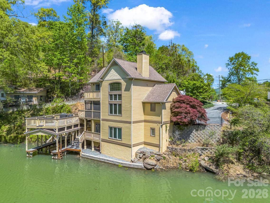 105 Tryon Bay Cir., Lake Lure, NC 28746