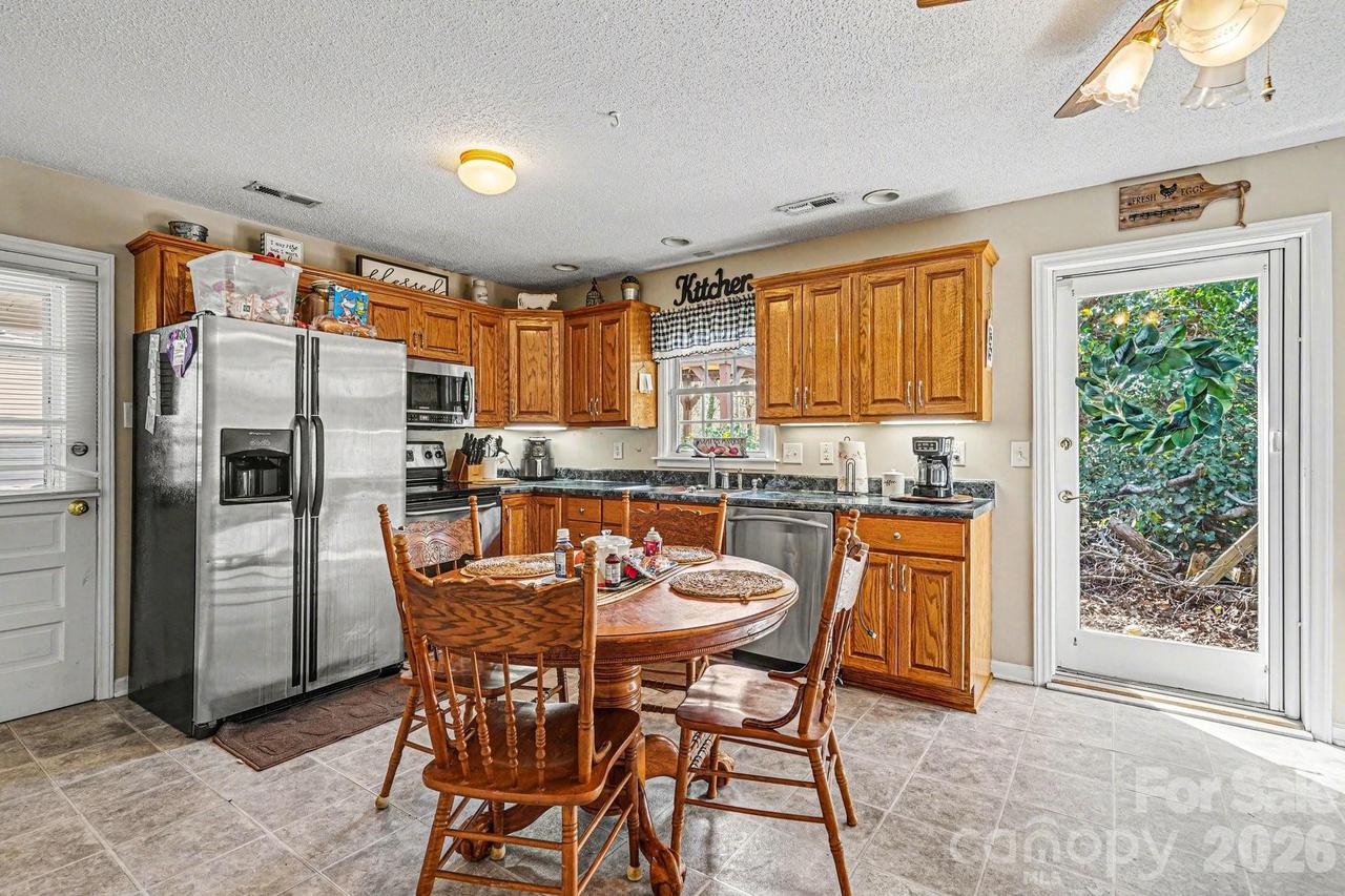 5069 W Piedmont Cir., Conover, NC 28613