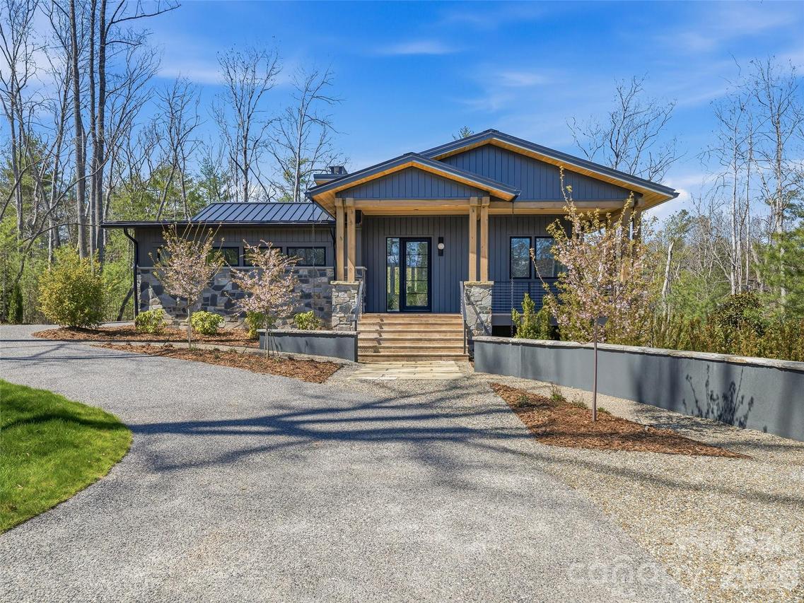 140 Upperfell Ct., Asheville, NC 28803