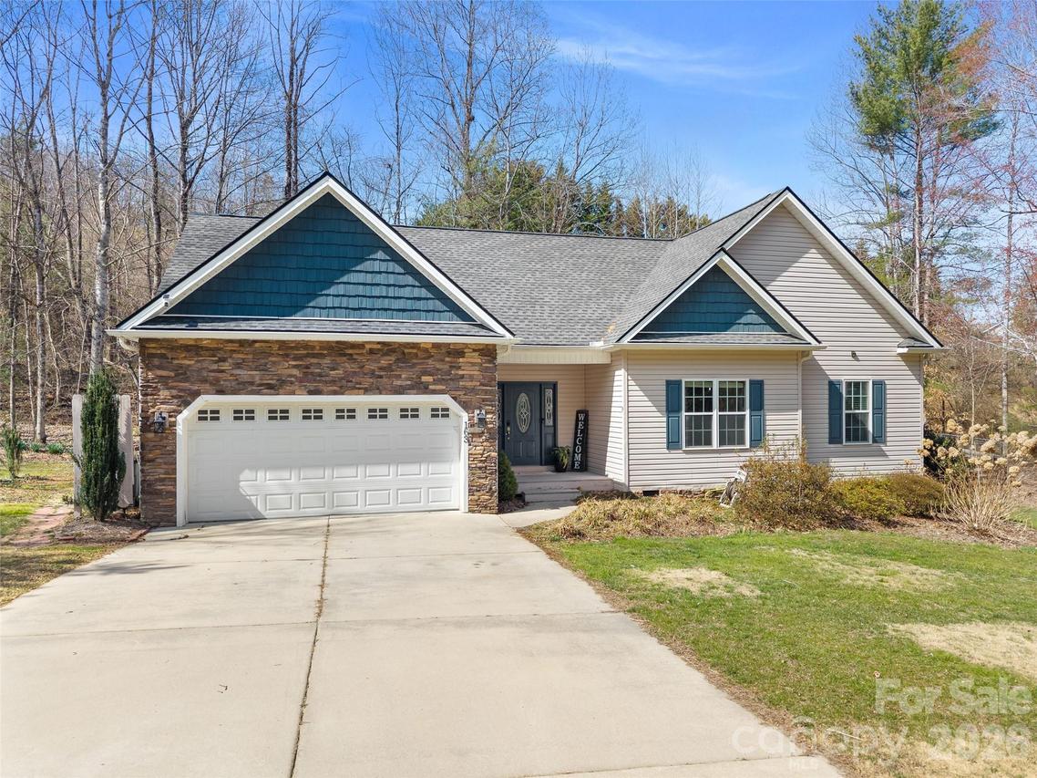 163 Oak Apple Ln., Hendersonville, NC 28792