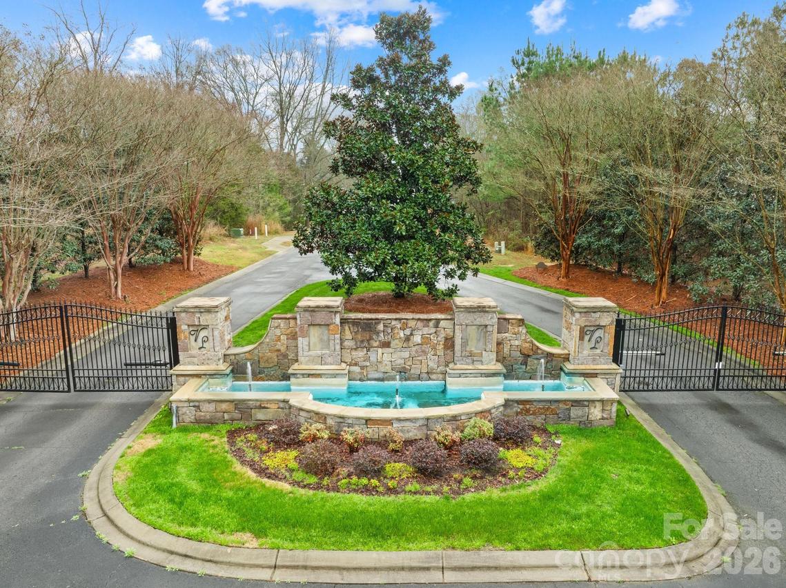 8334 Victoria Lake Dr., Waxhaw, NC 28173