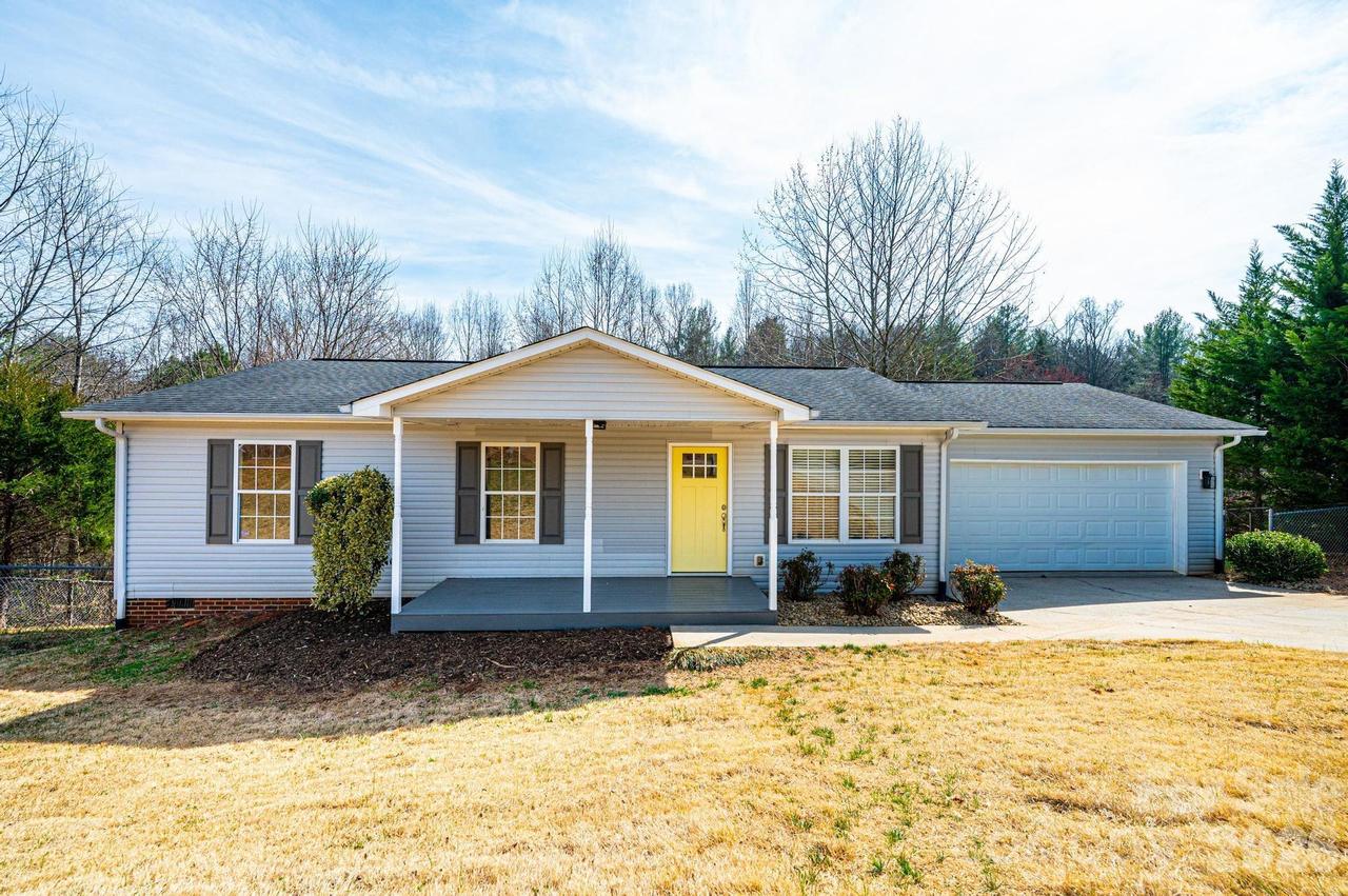 1337 Gallatin Ln., Hudson, NC 28638