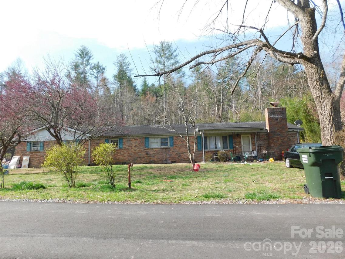 102 Jeff St., Hendersonville, NC 28739