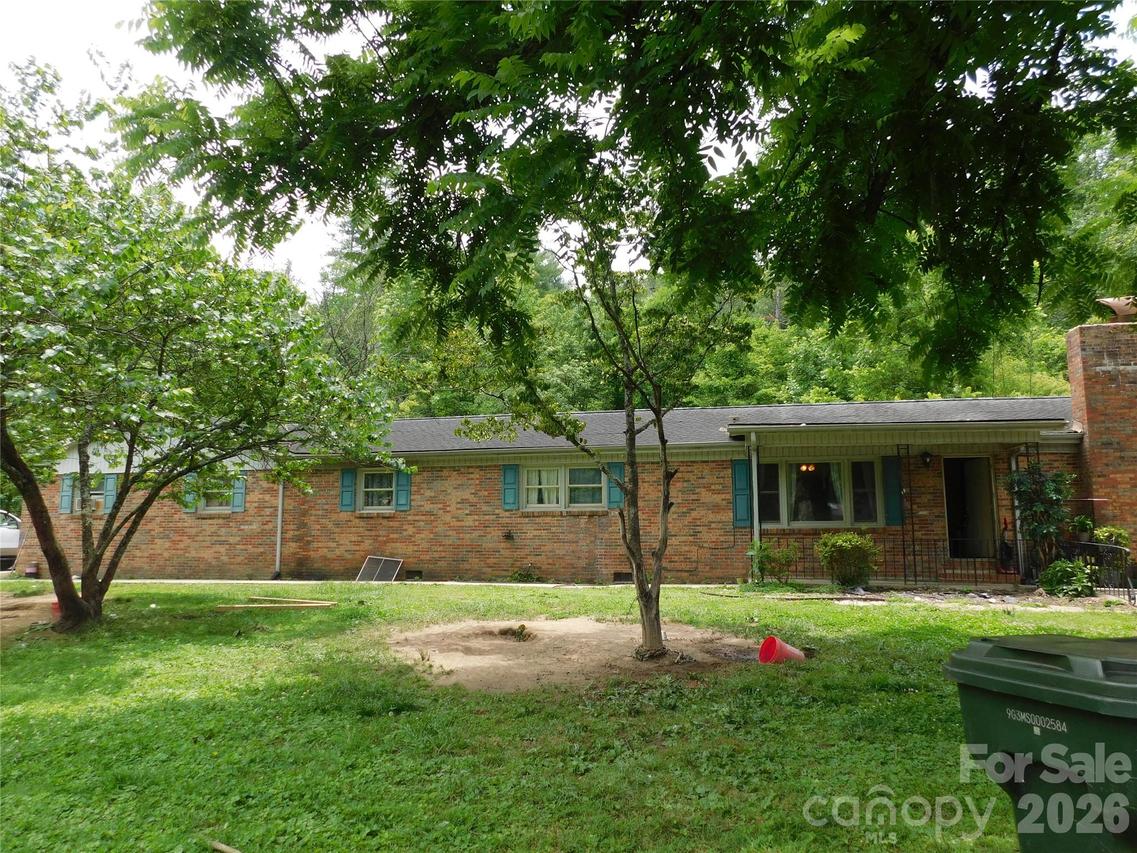 102 Jeff St., Hendersonville, NC 28739