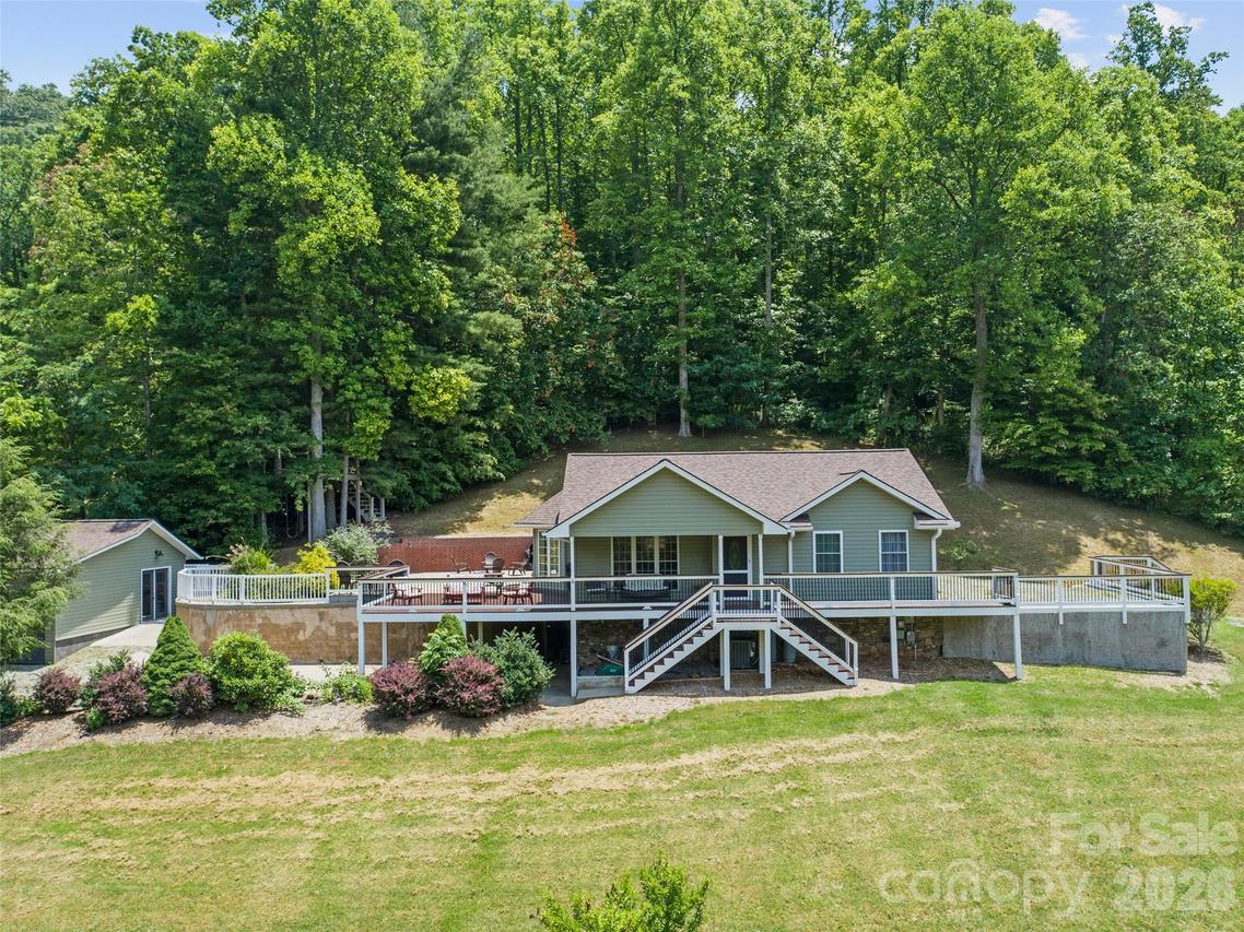 189 Poverty Branch Rd., Barnardsville, NC 28709