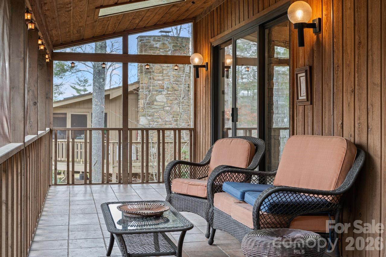 301 N Scarlet Oak Ln., Hendersonville, NC 28791