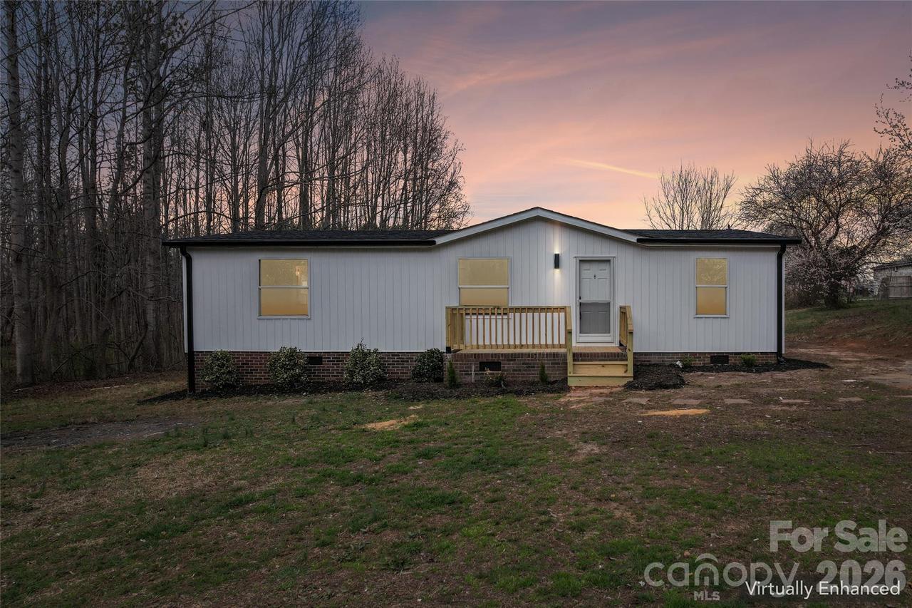 1012 Cherry Tree Ct., Bessemer City, NC 28016